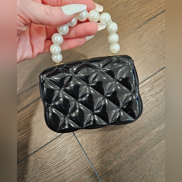 ⚡️Mini Black Quilted Jelly Handbag with Pearl Handle + Crossbody Chain - Picture 3 of 11
